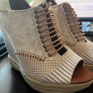 Chinese Laundry Make My Day wedge